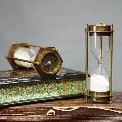 старинные песочные часы» — создано в Шедевруме
