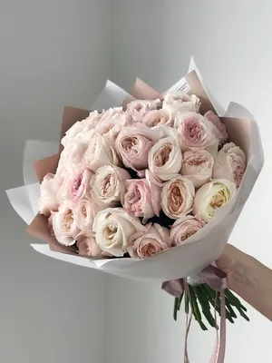 Пионовидные розы в коробке Мансфилд Парк | доставка по Москве и области