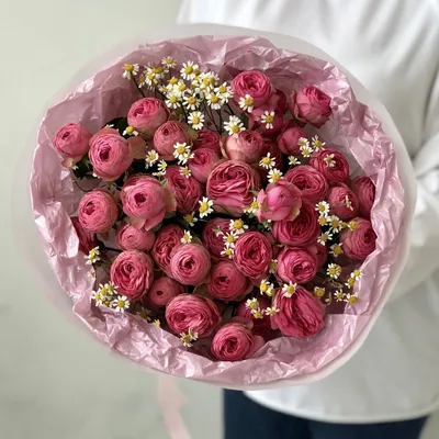 Пионовидные розы и ягоды - купить в СПБ с доставкой в Kraft Flowers