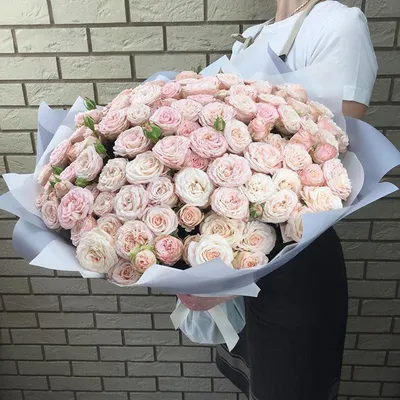 Пионовидные розы с дельфиниумом - 17 шт. за 9 590 руб. | Бесплатная  доставка цветов по Москве