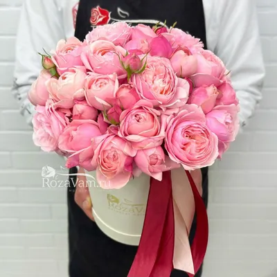 Пионовидные розы и ягоды - купить в СПБ с доставкой в Kraft Flowers