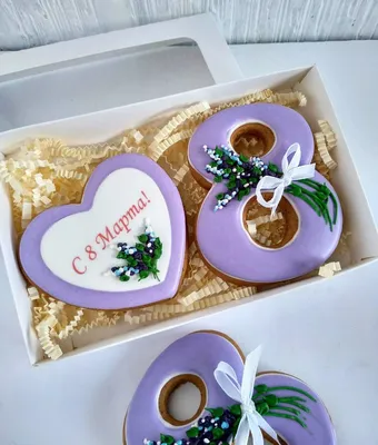Торти на замовлення Київ - Капкейки🧁 Люблю эти маленькие пирожные за их  легкость, универсальность и красоту. Их можно подарить по любому поводу:  -день рождения, -день учителя, -свадьба или годовщина свадьбы/знакомства, -8  марта, -