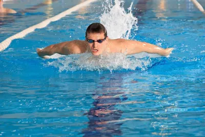 Тренировка в бассейне с доской для плавания | Mad Wave