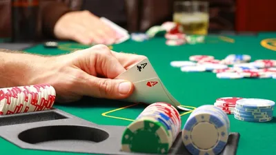 Правила игры в покер для начинающих — виды, комбинации, ход раздачи |  Vzamazke.com