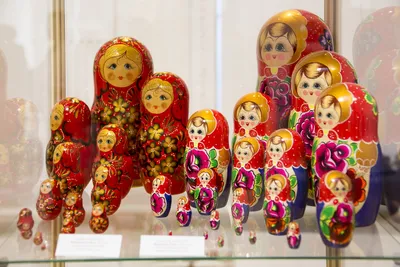 Выставка изделий с полхов-майданской росписью открылась в Нижегородском  художественном музее