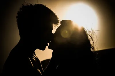 пара поцелуй фото обои, картинка страстного поцелуя, любовь, страсть фон  картинки и Фото для бесплатной загрузки