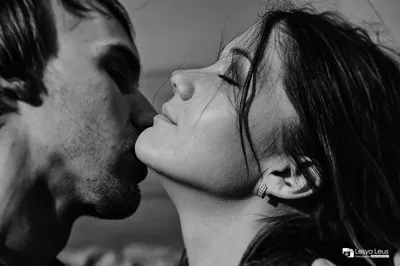 Правильные поцелуи в шею: техника, сводящая женщин с ума