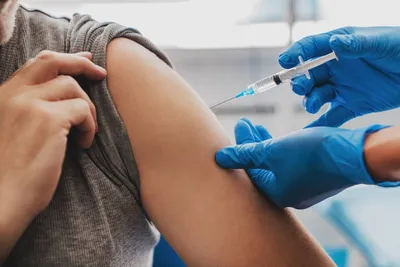 Частным клиникам разрешили делать бесплатные профилактические прививки — РБК