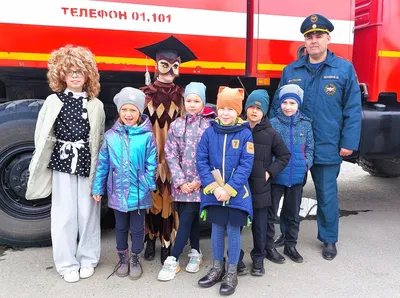 Пожарные Кубани поздравили детей, которые прибыли в Анапу из Херсонской  области. 31.12.2022 г. Телеканал «Краснодар»