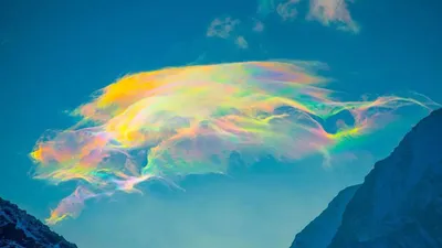 Радужные облака — редкое оптическое явление | Пикабу