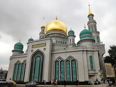 Около 400 тыс. мусульман отметили Ураза-байрам в Москве