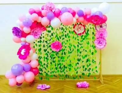 фотозона 8 марта шары цветы из гофрированной бумаги | Сценические  декорации, Украшения, Подарки учителю