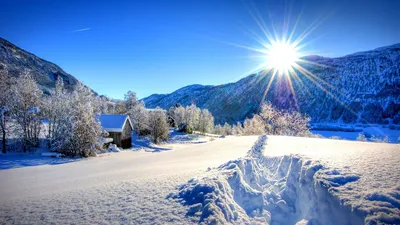 Рассвет зимы в горном селе стоковое изображение. изображение насчитывающей  место - 62000443