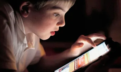 Зависимость от телефона или компьютера у ребенка: что делать? - Онлайн  школа Проект 977