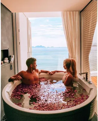 Покупаем супер-комфортную ванну для двоих и проводим романтический вечер