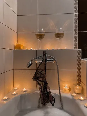 романтическая ночь в ванной Стоковое Фото - изображение насчитывающей  выпивать, роскошь: 216026198