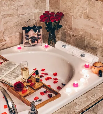 романтическая ночь в ванной Стоковое Фото - изображение насчитывающей  питье, крыто: 216026704