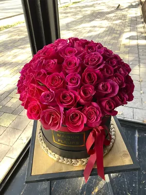 Букет из 51 разноцветной розы в шляпной коробке - купить в Москве по цене  4090 р - Magic Flower