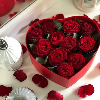 Artflower.kz | Белые и розовые розы в коробке - Купить с доставкой в Алматы  по лучшей цене
