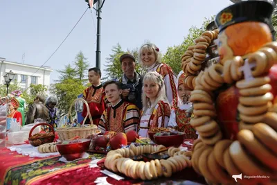 Русская ярмарка на красной площади Стоковое Изображение - изображение  насчитывающей зрелищность, святой: 51907741