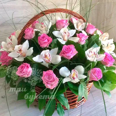 Купить Орхидеи и розовые розы в белой коробке R785 в Москве, цена 6 128 руб.