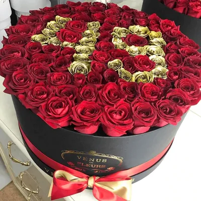 Красные розы в коробке \"С Днем рождения\" за 11 590 руб. | Бесплатная  доставка цветов по Москве