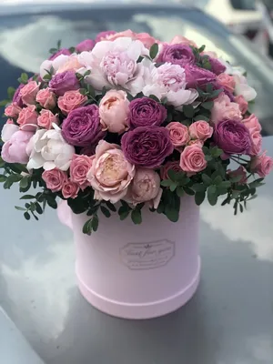 Купить белые и розовые пионовидные розы в коробке, цены на Мегамаркет |  Артикул: 600004681347