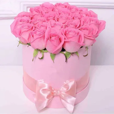Купить букет белых роз в шляпной коробке недорого в Тольятти
