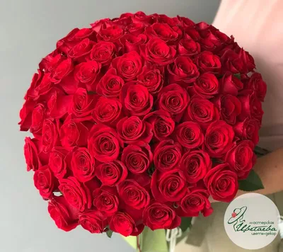 Открытка с огромным букетом роз на юбилей подруге