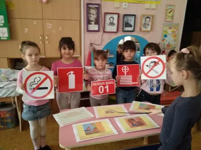В детском саду п. Михайловский организована выставка рисунков по пожарной  безопасностиНовости Михайловского района