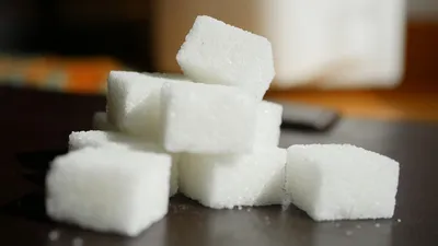 Развенчан миф о диетических свойствах тростникового сахара - Российская  газета