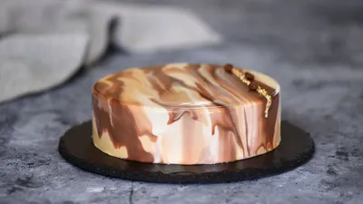 Муссовый торт из архива Покрытие велюр Декор - шоколад и сахарная бумага  #оксана_велюр | Instagram