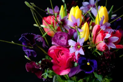 Красивые яркие букеты цветов - 75 фото