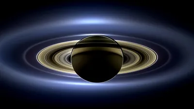 Saturn's fuzzy core spreads over more than half the planet's diameter |  Science News