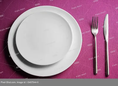 Элегантная сервировка стола на ужин с салфеткой и поздравительной открыткой  :: Стоковая фотография :: Pixel-Shot Studio