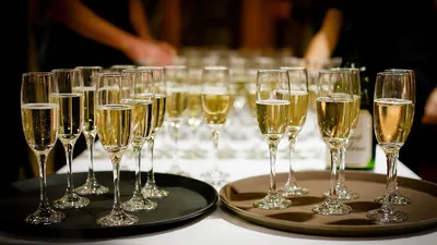 Как выбрать хорошее шампанское на Новый год: 7 лучших советов от экспертов