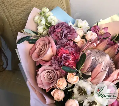 Купить шикарный букет из белых роз в интернет-магазине \"Цветочная Феерия\" в  Москве за 49999 руб.