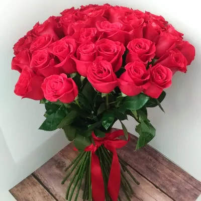 Букет роз в коробке - купить с доставкой по Киеву - лучшие цены на Розы в  интернет магазине доставки цветов STUDIO Flores