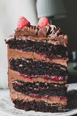 Рецепт просто шоколадного торта в домашних условиях: пошаговый способ  приготовления с фото, ингредиенты, количество порций и стоимость
