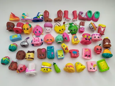 Shopkins. Раскраска с наклейками (Елена Мазанова) - купить книгу с  доставкой в интернет-магазине «Читай-город». ISBN: 978-5-35-308232-3