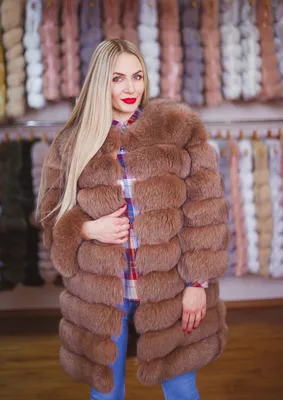 Модный полушубок из шерсти с отделкой из меха песца купить в интернет  магазине Filigio.ru