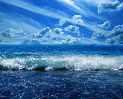 Красивое ясное синее море стоковое изображение. изображение насчитывающей  пусто - 64825699