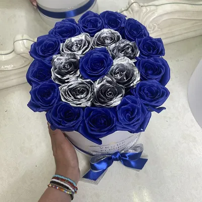Синие розы в белой шляпной коробке (25 шт) за 9900р. Позиция № 1040