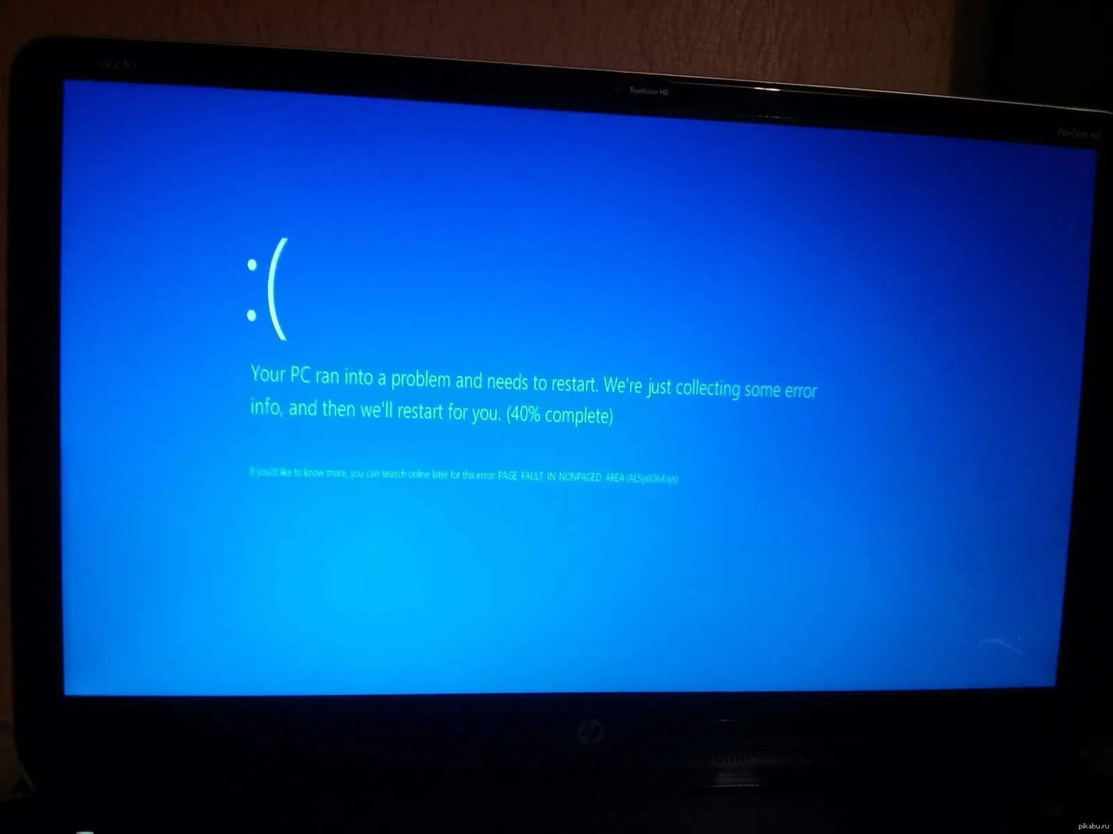 Покажи следующий экран. При включении компьютера синий экран. Обновление виндовс 8. Обновление Windows 8.1. При включении ПК синий экран.