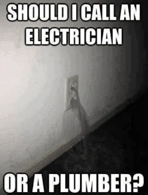 Смешной электрик делая ремонт в коммутаторе или метре электричества  Стоковое Изображение - изображение насчитывающей человек, мужчина: 124032279