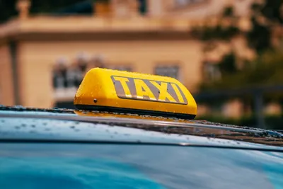Скорая помощь, потеряшки и любовь: интересные случаи в такси на Новый год -  31.12.2023, Sputnik Беларусь
