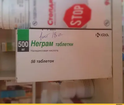 Картина смешных безшовная таблеток. Красные, желтые красивые улыбаясь  медицины украшают дырочками синие антибиотические капсулы. Иллюстрация  вектора - иллюстрации насчитывающей мило, анальгетик: 196580597