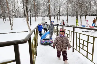 Новая снежная горка на берегу Дона пользуется большой популярностью среди  волгодонцев