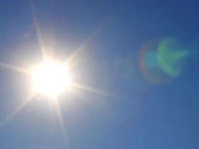 Почему весеннее солнце может быть опасным - врач
