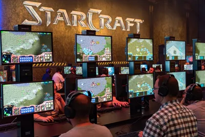 Phil Spencer “excited” to work with Blizzard to bring StarCraft to Xbox -  Dexerto